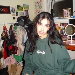 Meet your Posher, Dina